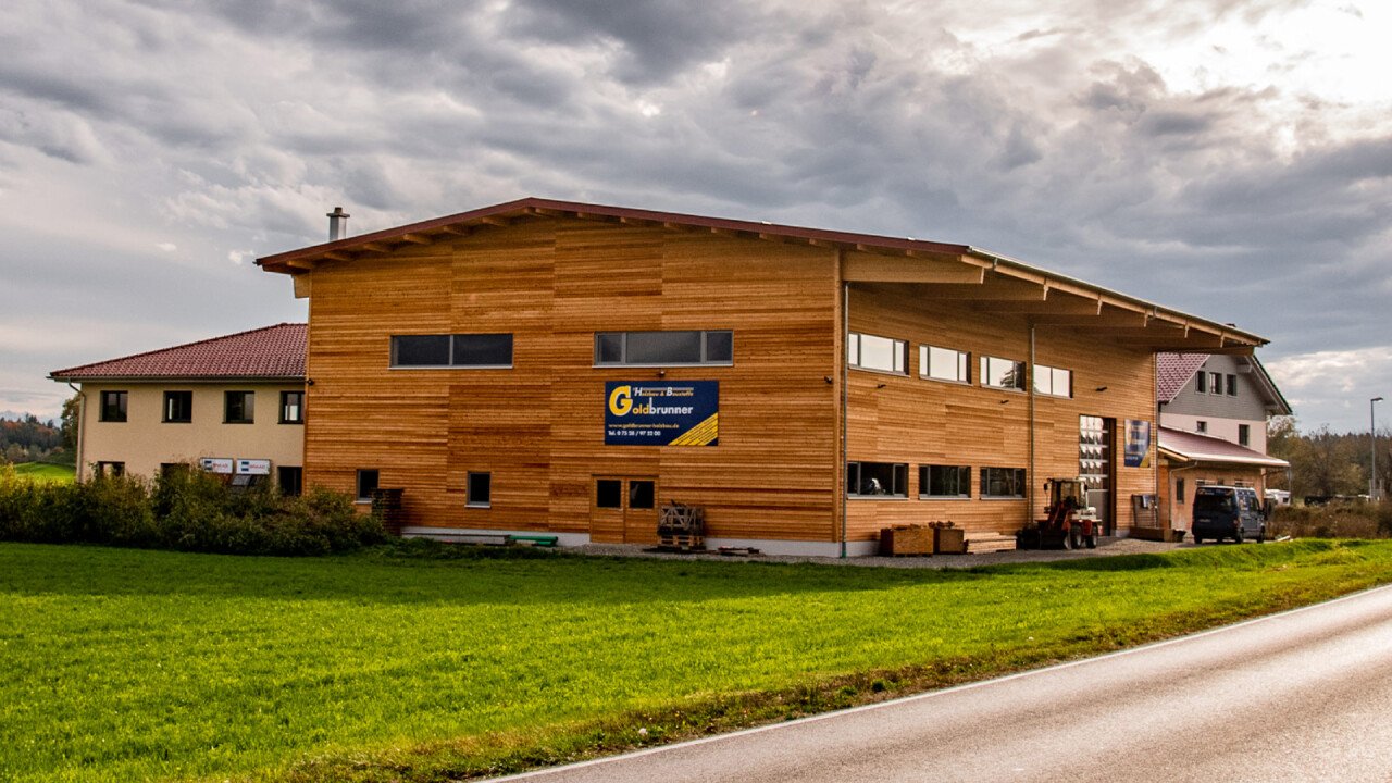 Beispiel einer gebauten Handwerkerhalle Goldbrunner Holzbau, Copyright Phototree Patrick Kunkel, Lindau