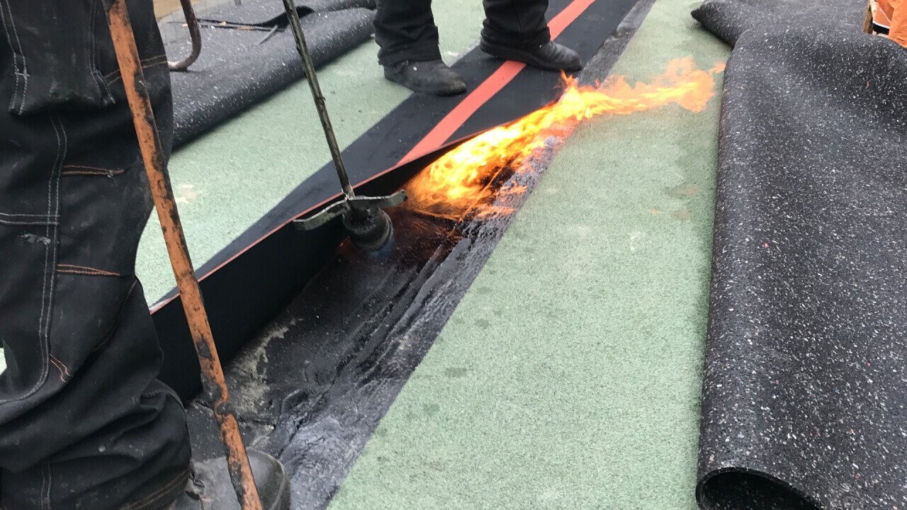 Joint tape sealing with an open flame