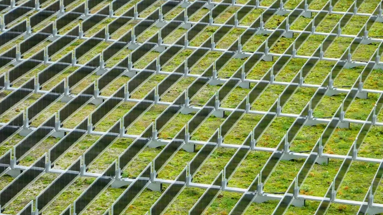 A 45 kWp solar system at Løren skole in Oslo, with zero ballast needed.