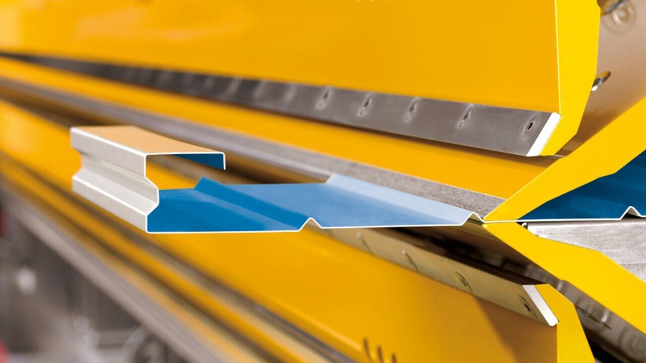 Dynamic Folding Technology (DFT): The simultaneous movement of several machine axes enables faster folding processes without loss of precision. DFT creates the conditions for high productivity, increased capacities and a smooth folding process.