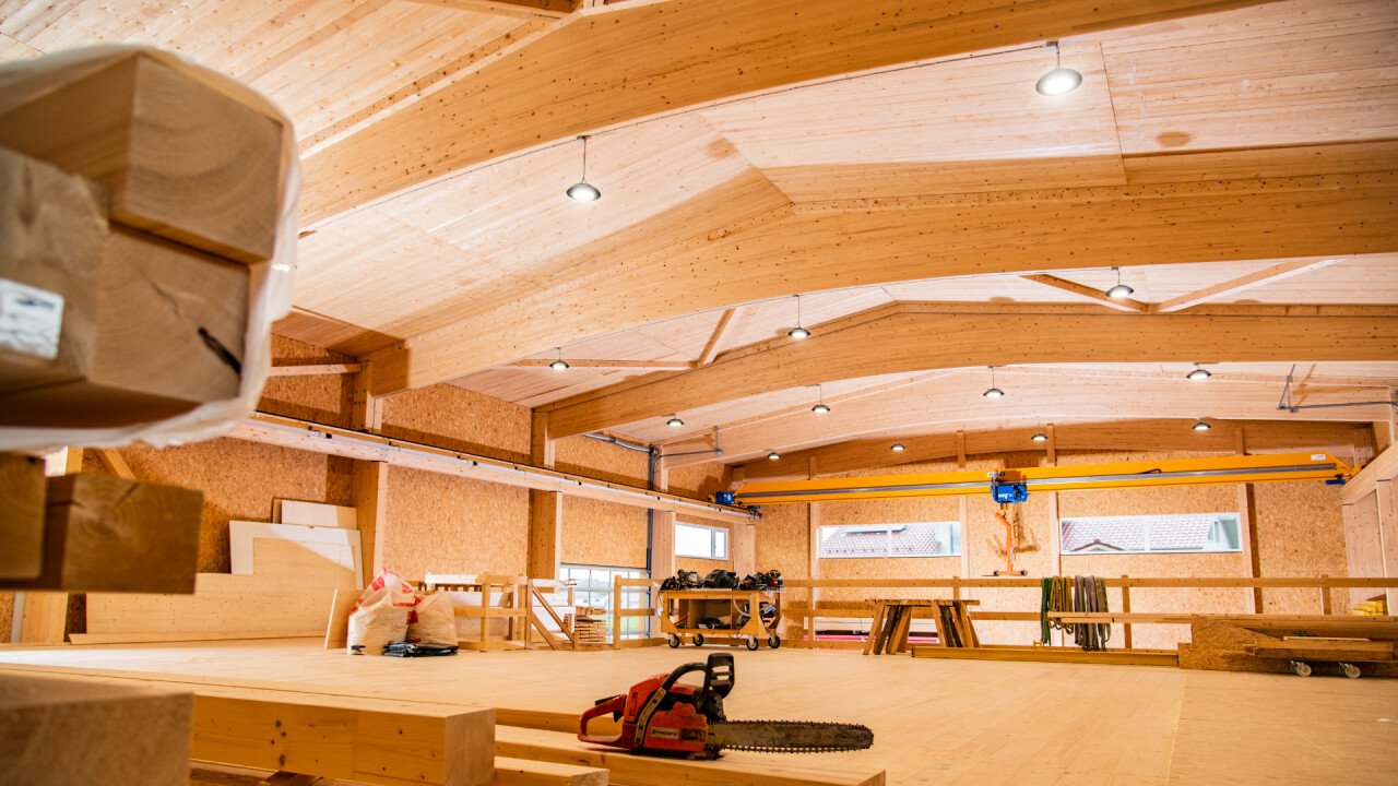 Innenansicht der gebauten Schaffitzel Handwerkerhalle von Goldbrunner Holzbau, copyright Phototree Patrick Kunkel, Lindau