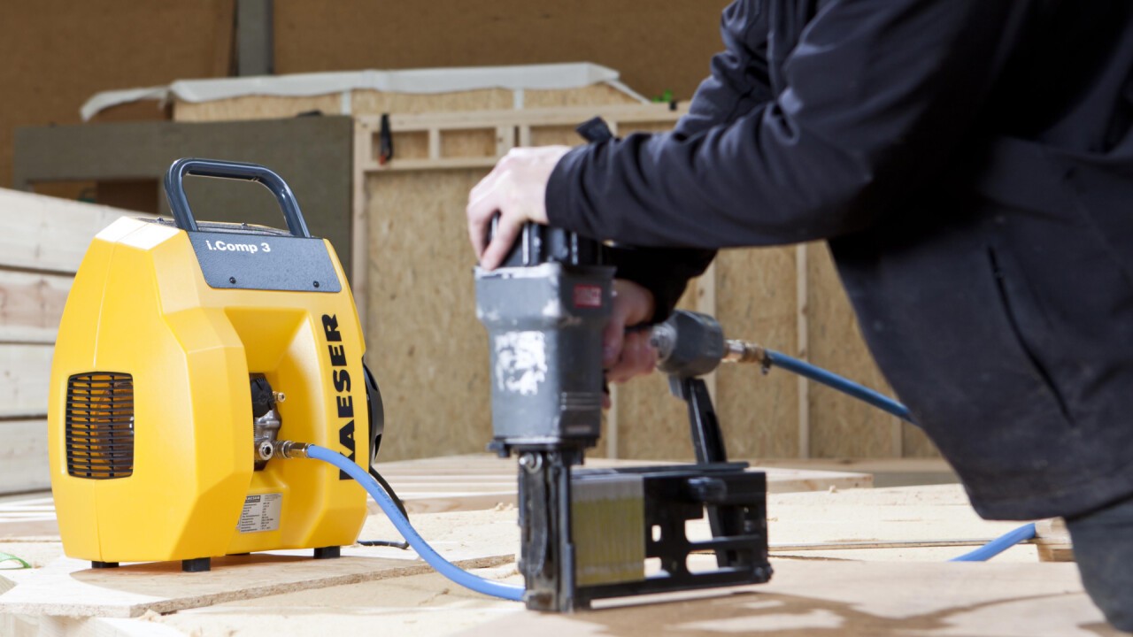 „Druckluft to go“ für die Baustelle: der handliche, robuste, drehzahlgeregelte und leistungsstarke Handwerkerkompressor i.Comp.