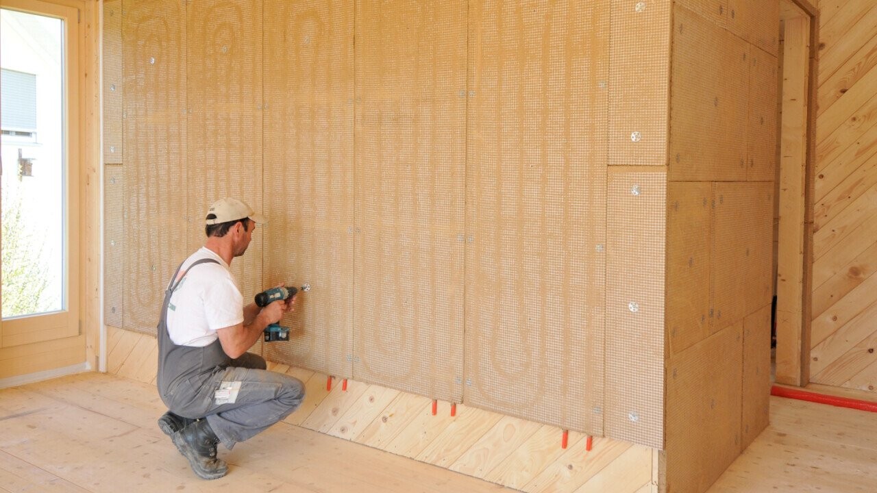 Clay heating and cooling panels for the wall (here in wooden construction) 