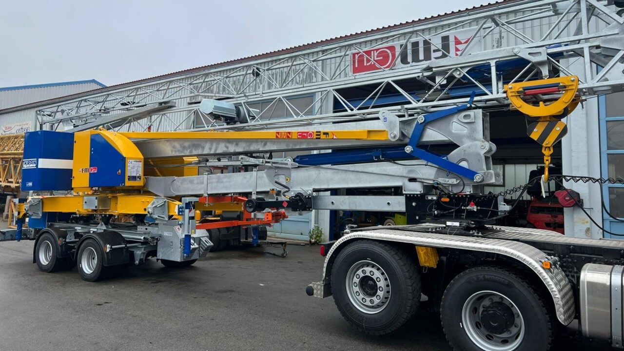 Transportstellung FM Gru 727 RBI-FD als Sattelauflieger mit 80 km/h Tandemachse