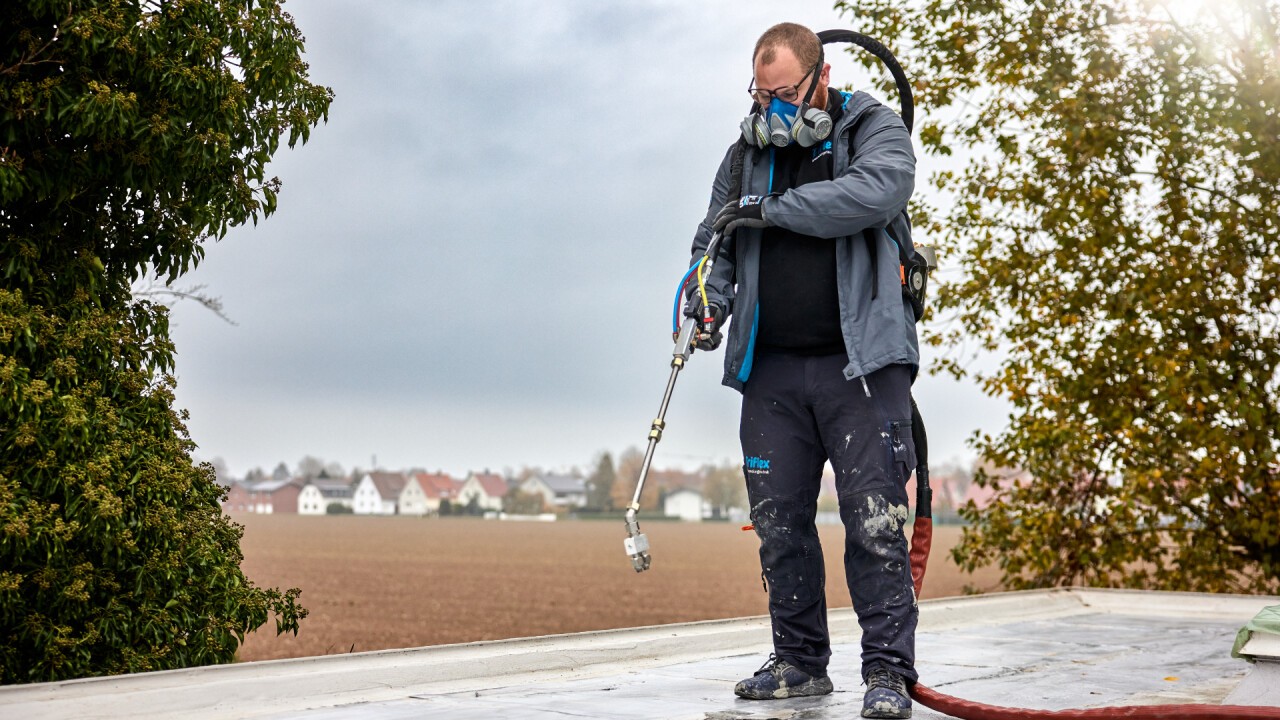 Flachdachsanierung mit Triflex SAM