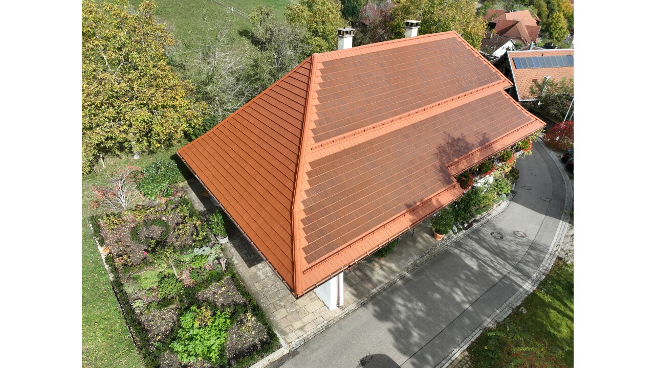 Mit dem Solarziegel können auch denkmalgeschützte Gebäude Strom produzieren. (Foto: Creaton GmbH)