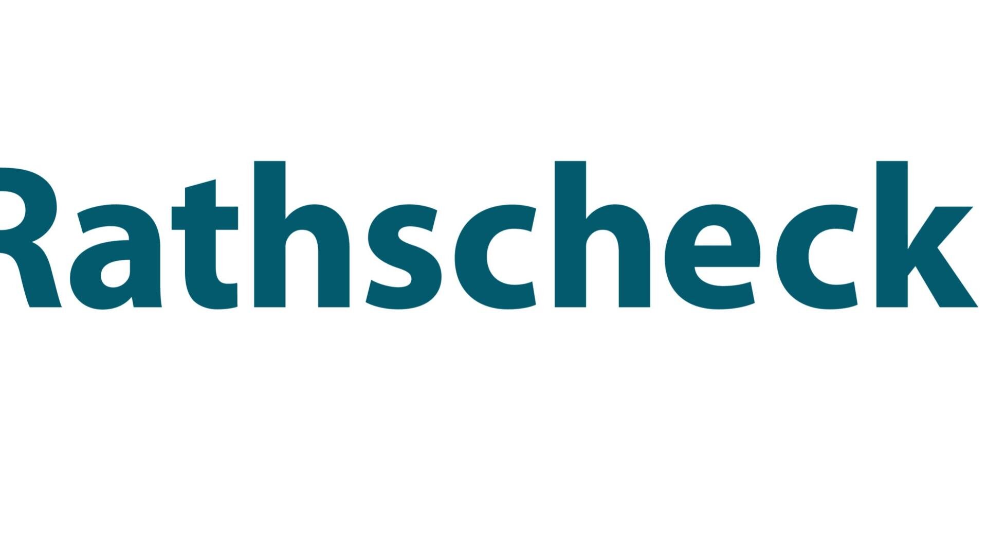 Das Bild zeigt das Wort Rathscheck in fetten, dunkelgrünen Buchstaben auf weißem Hintergrund.