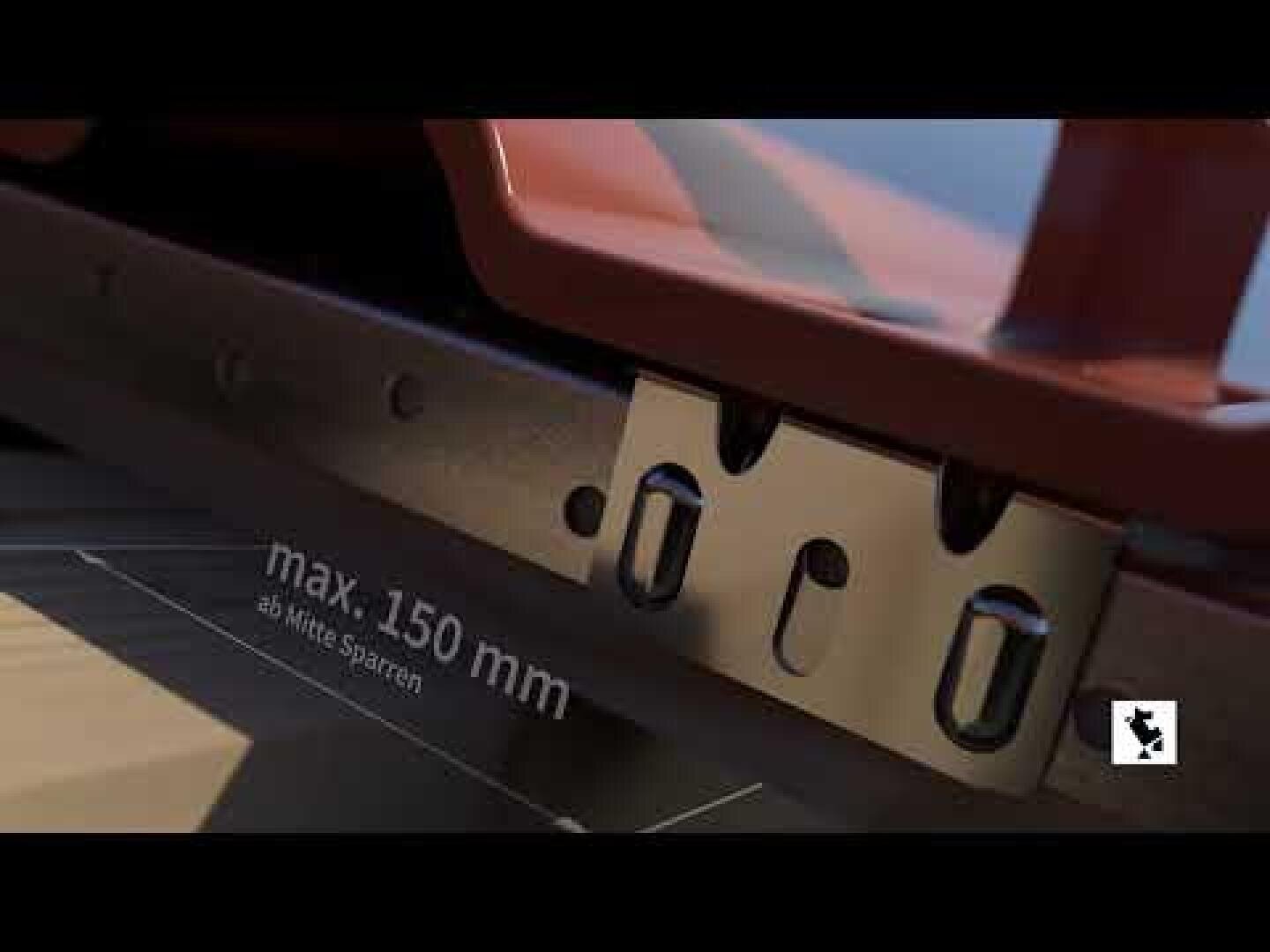 Nahaufnahme eines Metallbügels, der an einer Oberfläche befestigt ist, mit Textüberlagerung mit der Angabe max. 150 mm ab Mittte Sparren. Das Bild enthält auch eine teilweise rote Struktur und ein kleines Diagramm in der Ecke.