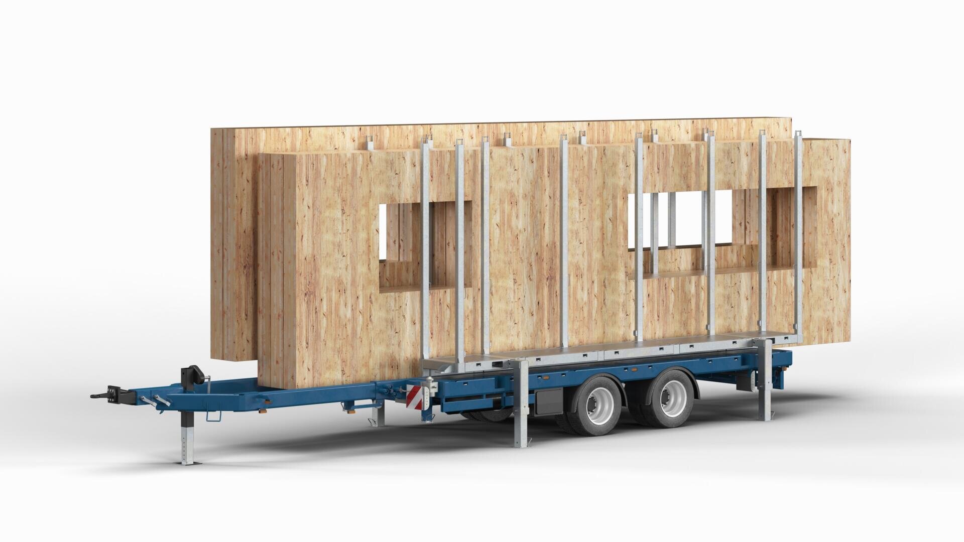 Ein blauer Pritschenwagen mit Doppelachsen transportiert große vorgefertigte Holzwandplatten, teilweise mit Fensterausschnitten, vor einem schlichten weißen Hintergrund.
