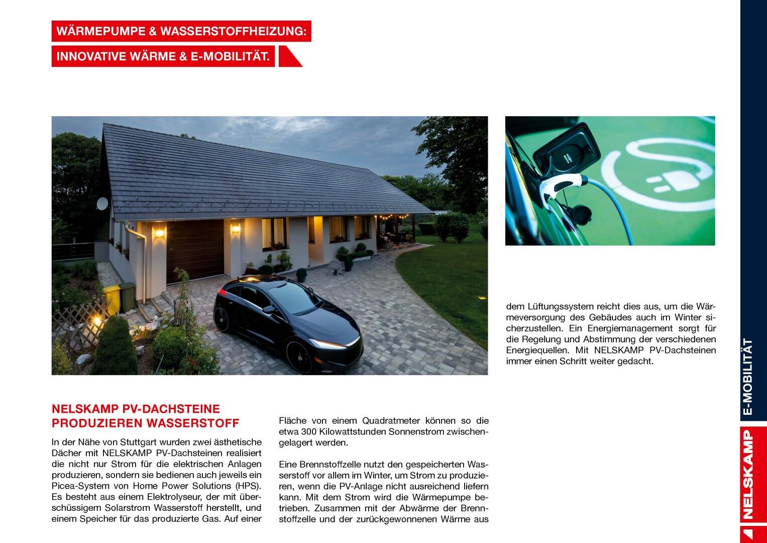 Ein modernes Haus mit Solardachziegeln wird in der Abenddämmerung gezeigt. Ein schwarzes Elektroauto ist in der Einfahrt geparkt und wird gerade aufgeladen. Inset: eine Nahaufnahme eines Ladesteckers für Elektroautos. Der Text über PV-Dachziegel und E-Mobilität ist sichtbar.