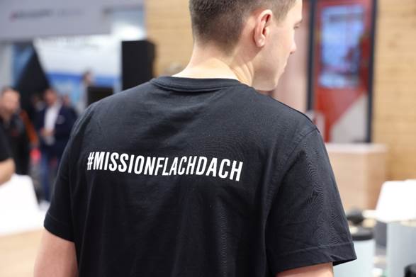 Ein Bild, das Kleidung, Person, Mann, T-Shirt enthält.

KI-generierte Inhalte können fehlerhaft sein.