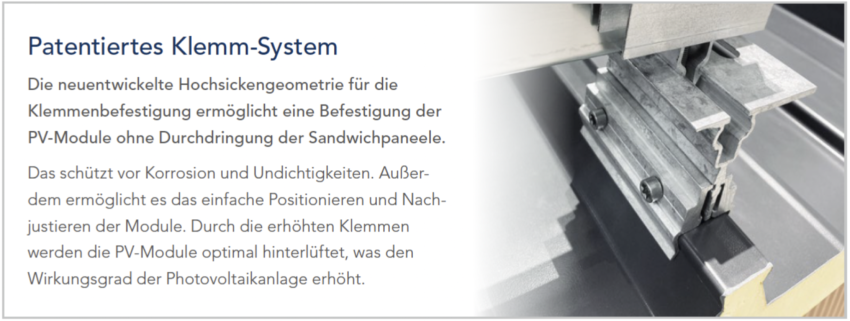 Nahaufnahme eines patentierten Klemmsystems für PV-Module, das metallische Komponenten zeigt, die eine Paneelkante sichern, ohne das Sandwichpaneel zu durchdringen, und das den Korrosionsschutz und die einfache Justierung hervorhebt.